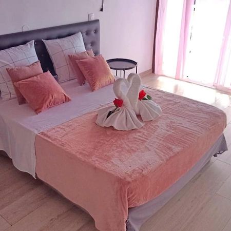 Duplex Rose Porcelaine - Vue Mer- Malendure Bouillante Εξωτερικό φωτογραφία
